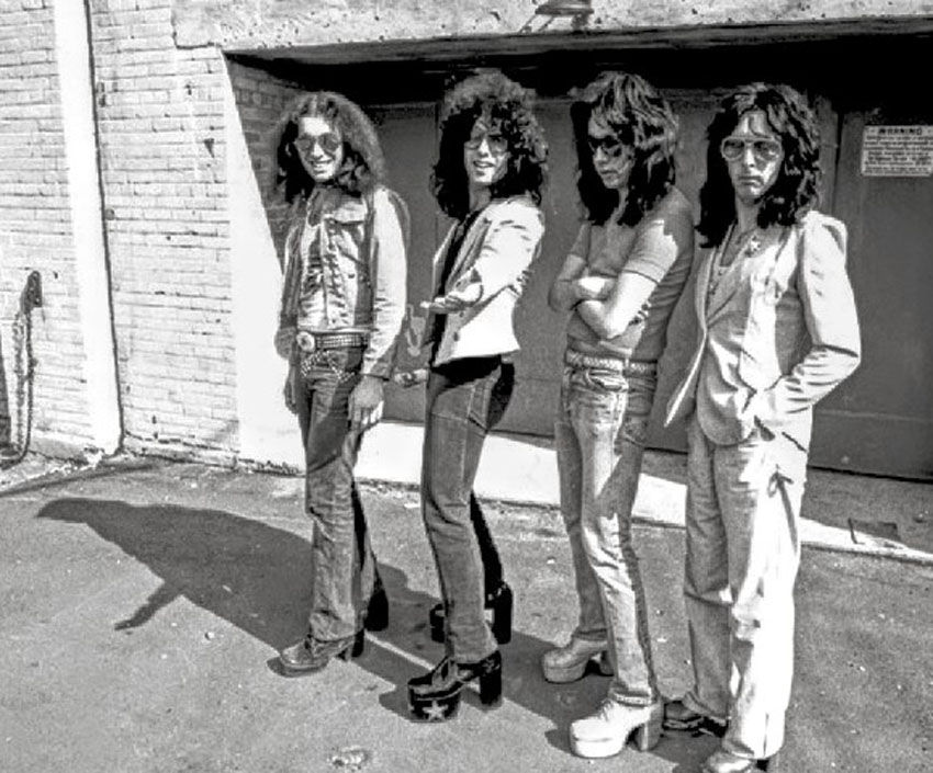 Kiss in Peru.jpg